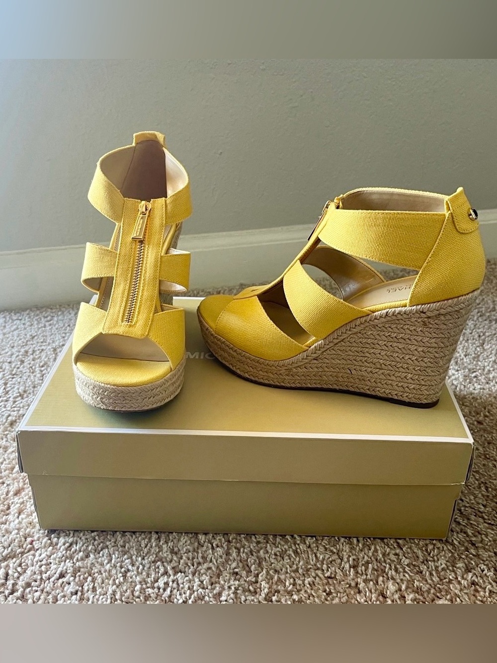 NWT Michael Kors Yellow Damita Wedge Sandals Size 8.5 - Picture 3 of 7